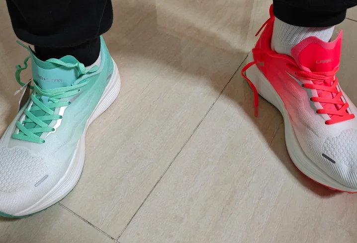 

Marathon carbon plate air cushion men's sports running shoes Breathable lightweight women's comfortable non-slip sports shoes