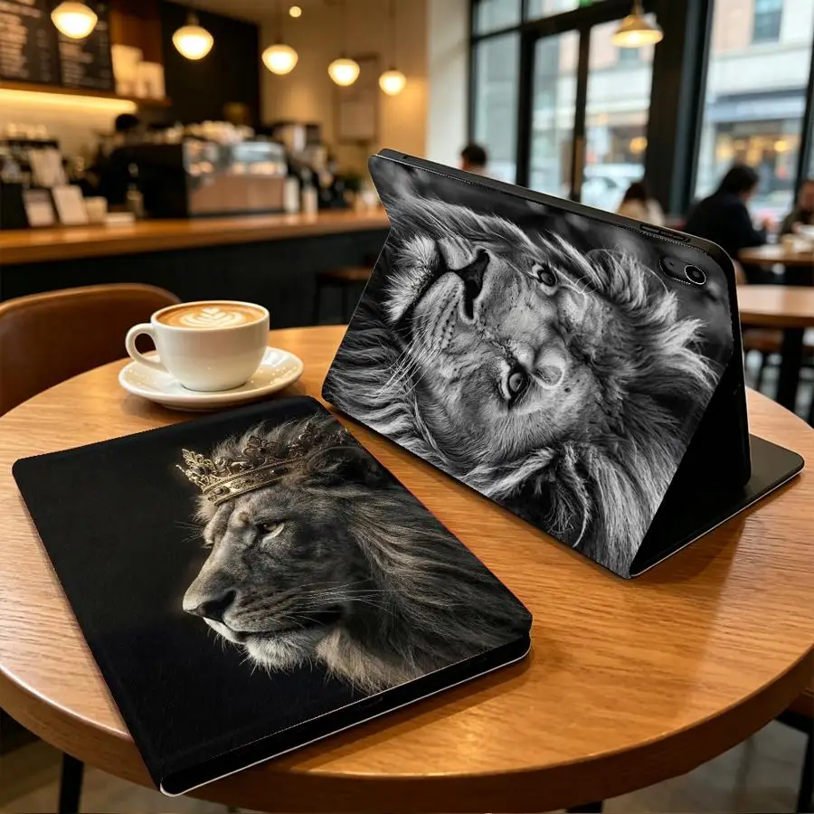 With Pencil Holder Case for Apple iPad 10th 7/8/9th Air 11 13 M4 M3 M2 A16 2026 Pro11 13 Air 4/5/6th Crown Lion