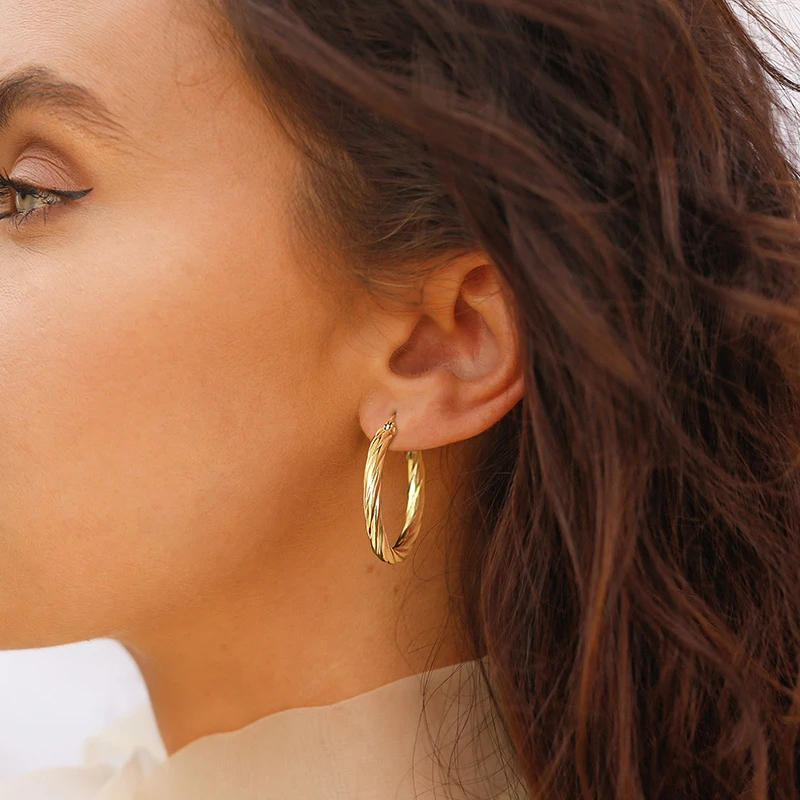 Klassische trendige gedrehte runde Creolen für Frauen Edelstahl 3 mm dicke Ohrschnalle Ohrringe Vintage-Schmuck Zubehör – Detail 5
