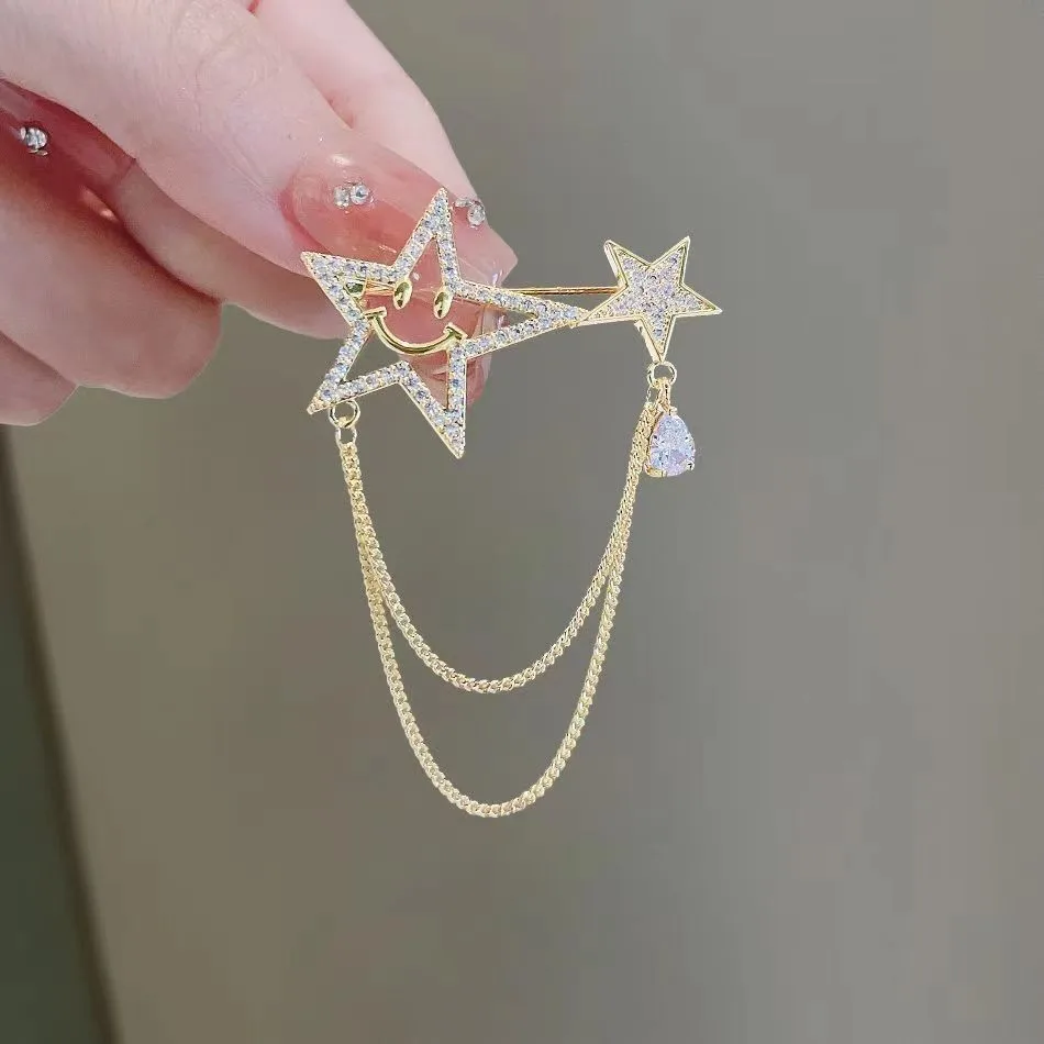 Exquisite Smiley Face Star Brooch, Niche Stylish Chain Lapel Pin, Clothing Accessory for Men and Women