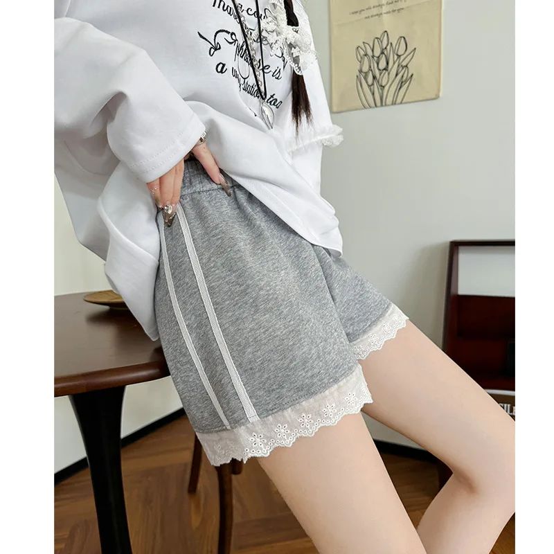 

Серые кружевные шорты с параллельными перекладинами. Женская летняя верхняя одежда. Новые утягивающие свободные брюки три четверти с широкими штанинами средней длины Design Sense.