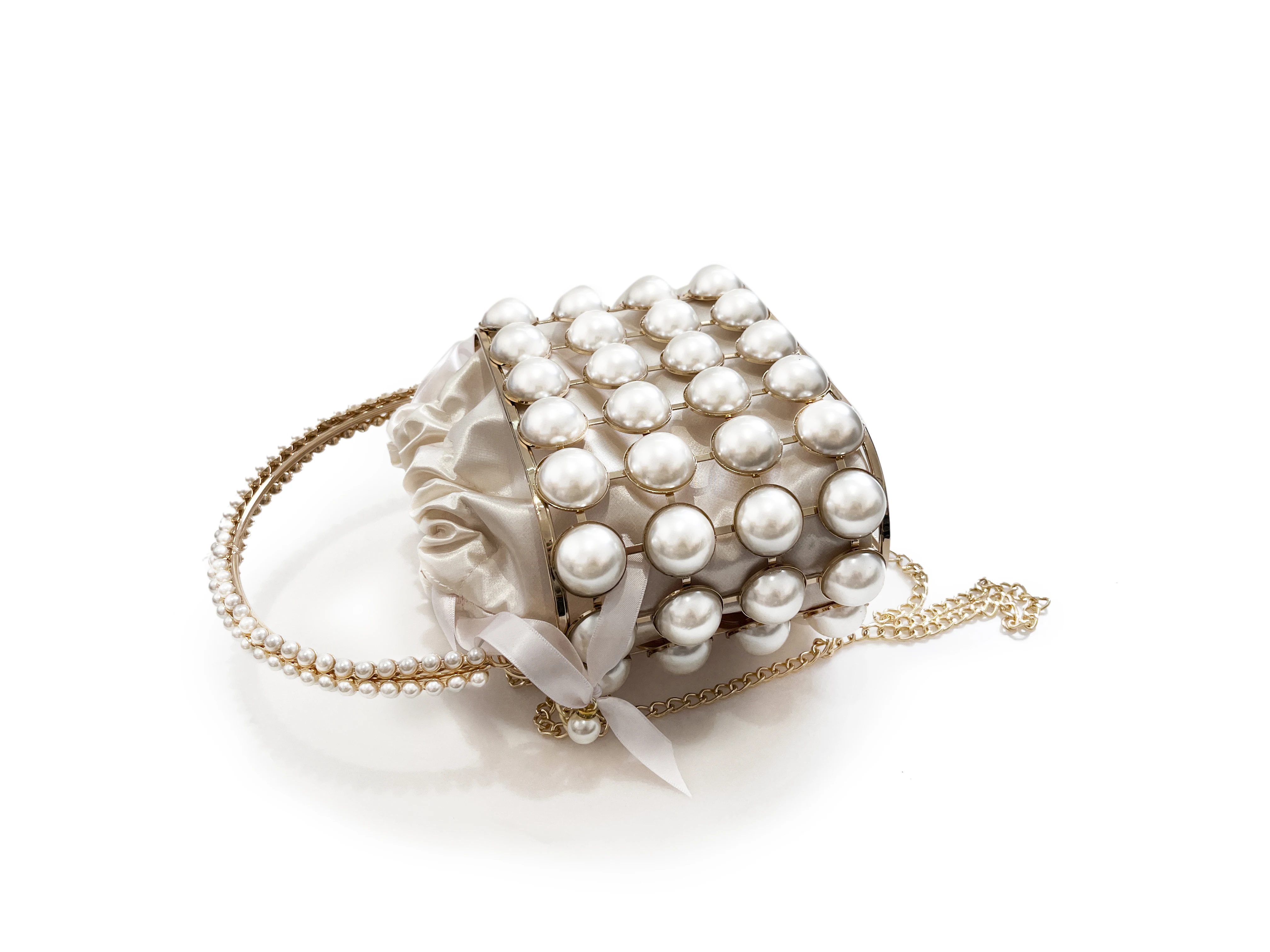 French niche temperament hollowed out pearl cage metal vegetable basket dinner style hand-held beveled straddle bag