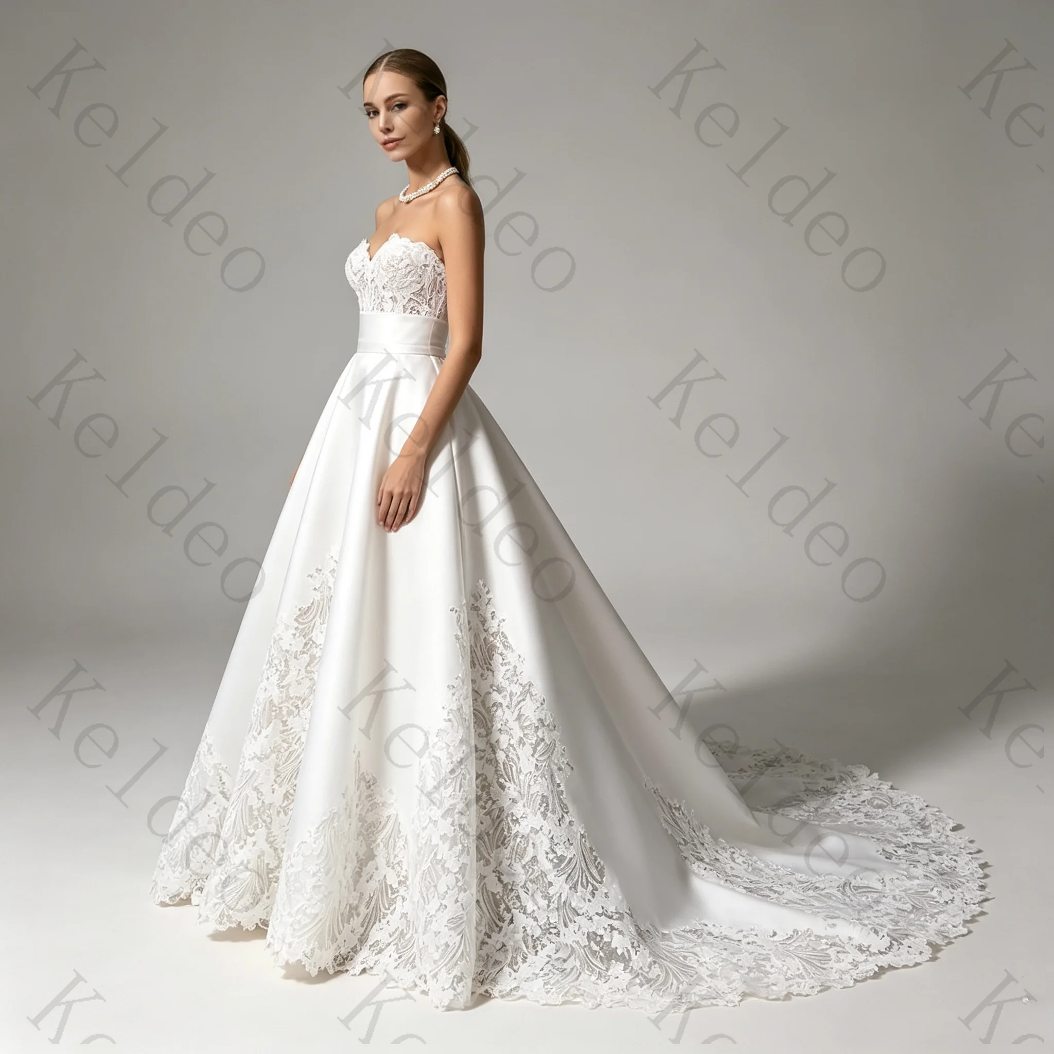 Customized Elegant Sweetheart A-Line Sleeveless Wedding Dresses Fashion Draped Lace Applique Floor-length Open Back Bridal Gowns