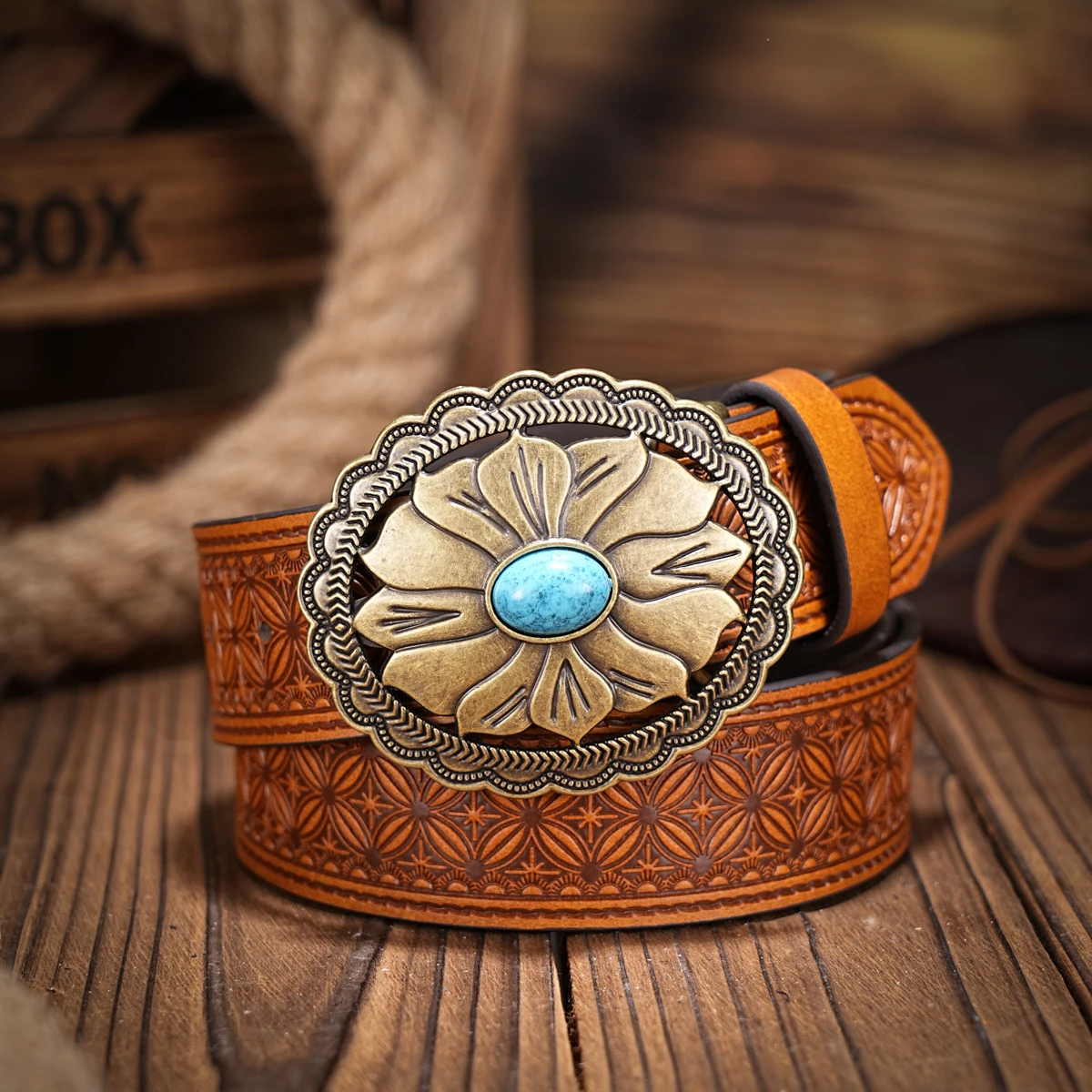 A Casual, Individual and Retro Belt, Western-Style Clothing Accessory, Metal Buckle, PU Belt, Suitable for Both Men and Women