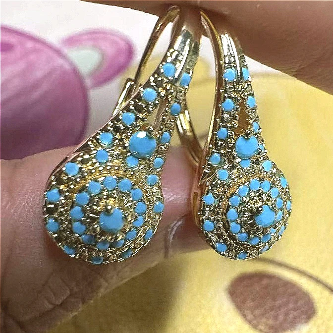 Turquoise Stone Ring - エレガントなファッション合成ターコイズゴールデンメッキフープイヤリング女性のための絶妙なフォーマルな機会宴会ジュエリーアクセサリー