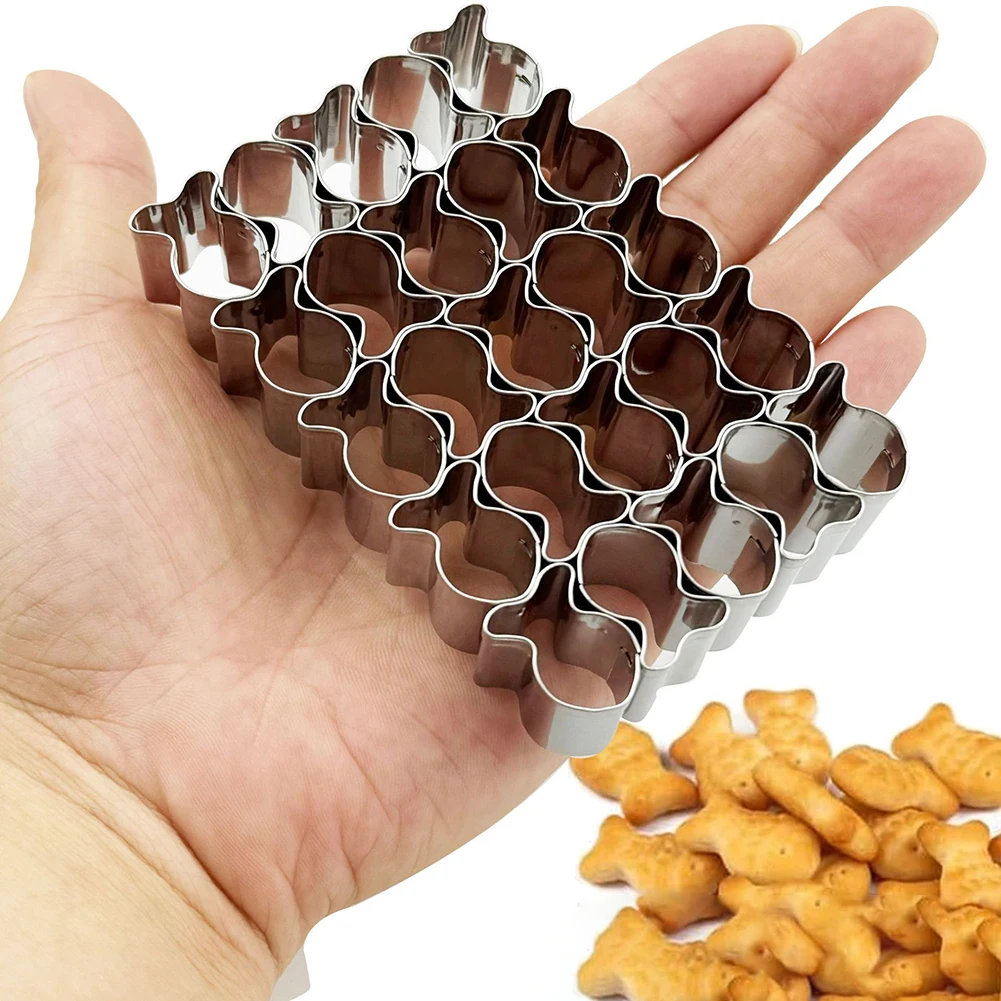 25-Cavity Stainless Steel Goldfish Cookie Cutter for Baking Cookies Cakes Fondant and Sandwich Shaping 10.5x7x2.2cm