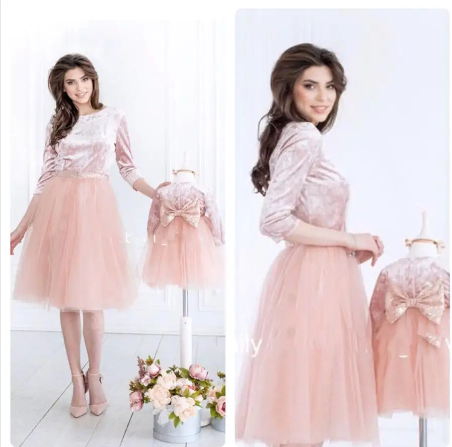 

Elegant Velvet Mum and Kids Dresses for Photoshoot or Babyshower Mother and Daughter Party Dress for Brithday Family Out Fits