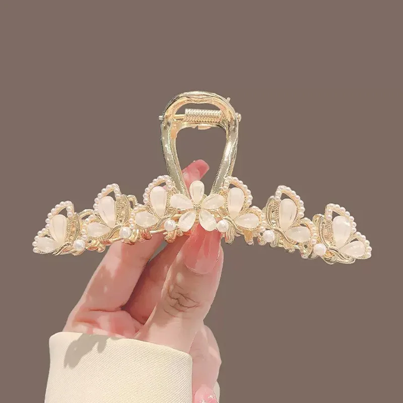 Large Hair Clip for Women with Gold Hollow-out Leaf-shaped Shark Clip Fresh and Sweet Flower Hair Accessory Large Shark Clip