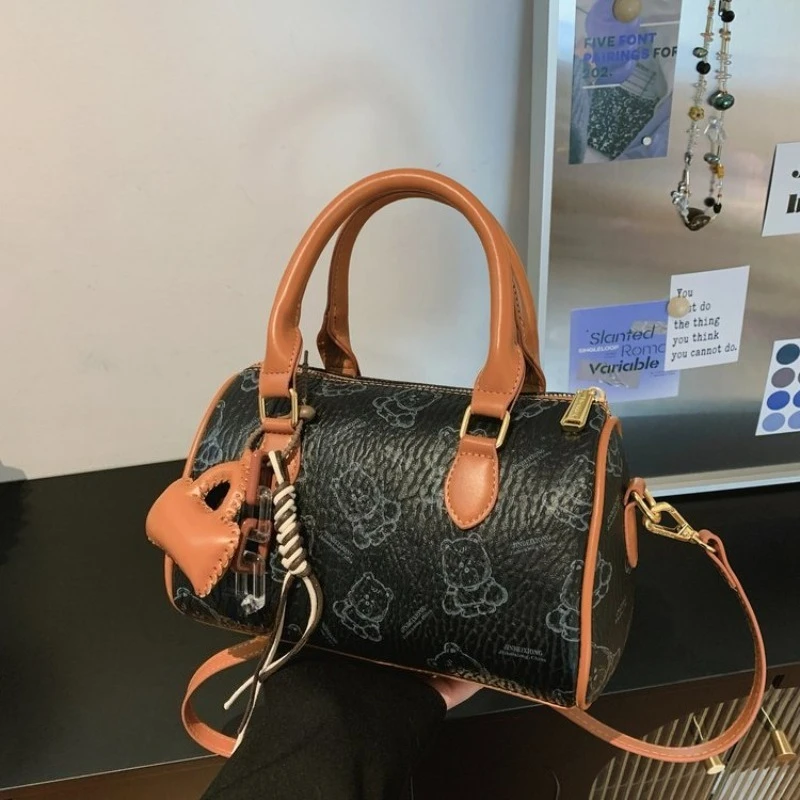 

Elegant Leisure Shoulder Bag for Ladies Classic Designer Style Vintage Simple Tone High End Leather Bag