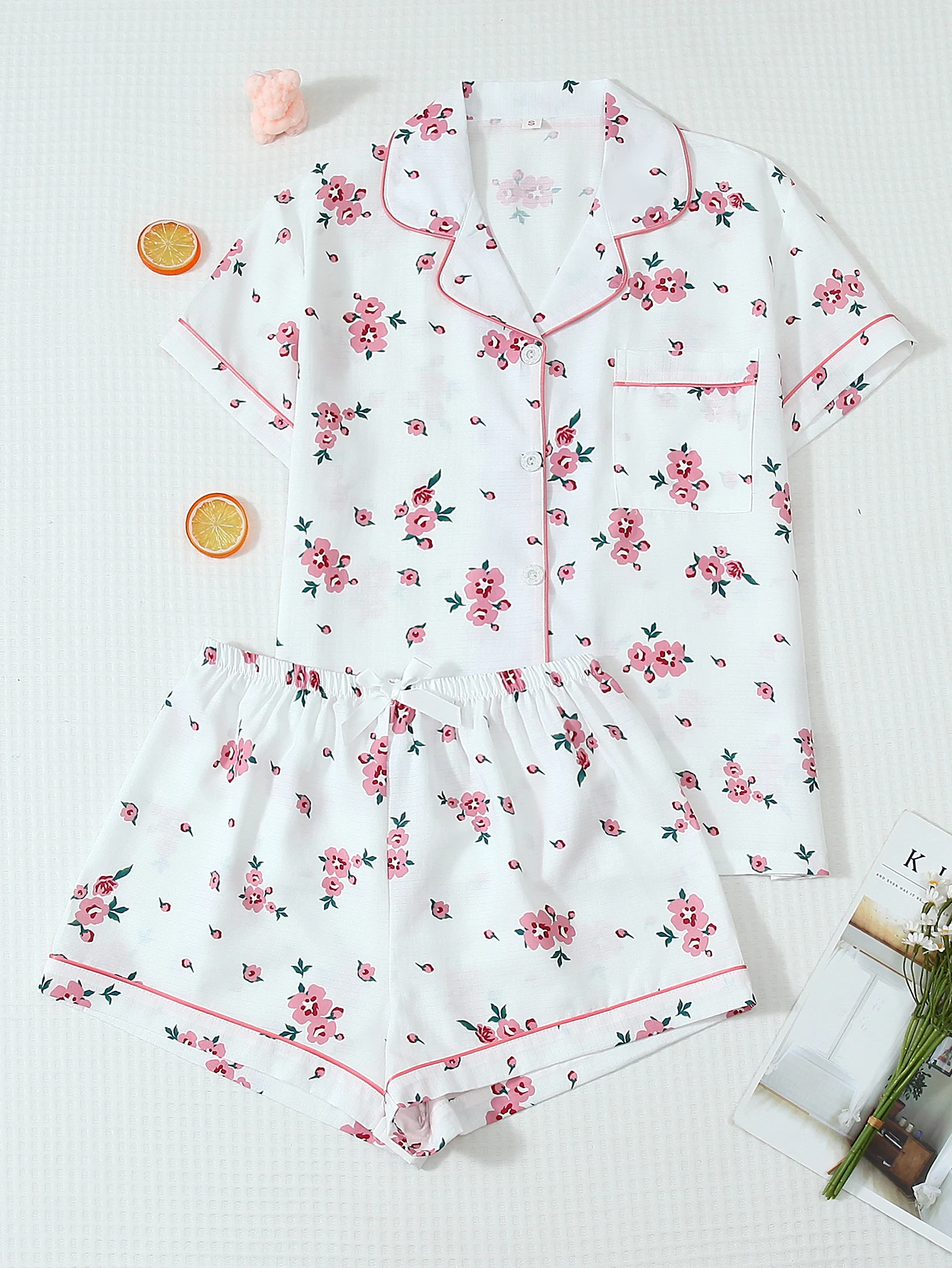 Two-Piece Comfortable White Base Pink Peach Blossom Print Lapel Button Short-Sleeve Top with Pockets and Bow Shorts Spring/Summer Women's Pajama Loungewear Set Suitable for Home Use