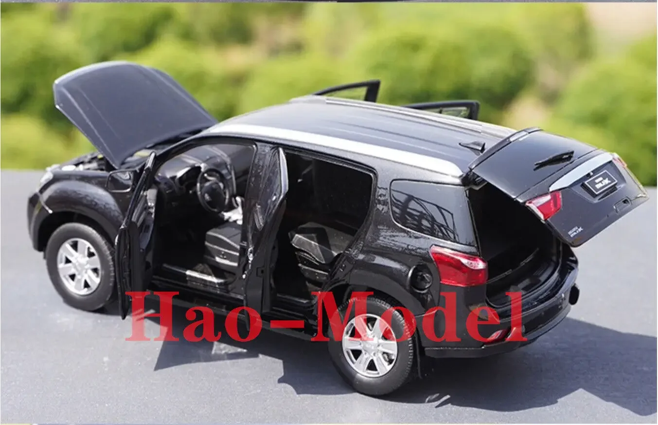 1:18สำหรับ Isuzu MU-X MUX โมเดลรถโลหะเด็กหญิงเด็กชายของเล่นเด็กของขวัญงานอดิเรกของสะสมสีดำ