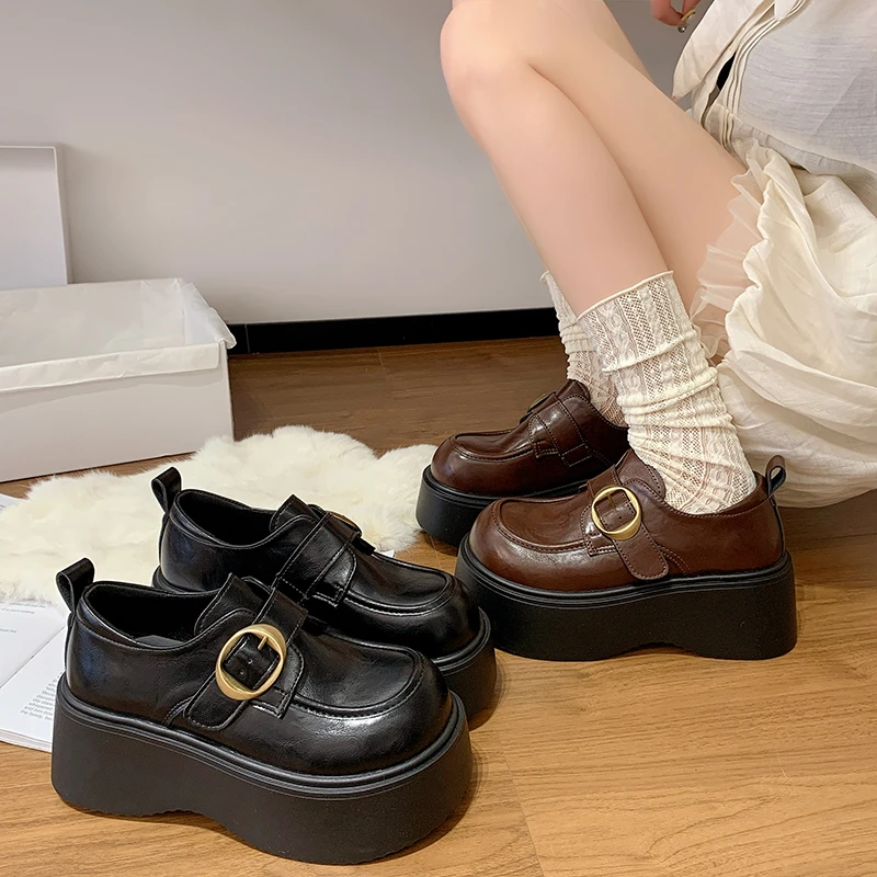 

Новые модные туфли 2024, осенние новые нескользящие лоферы на платформе с круглым носком и металлической пряжкой, женская обувь