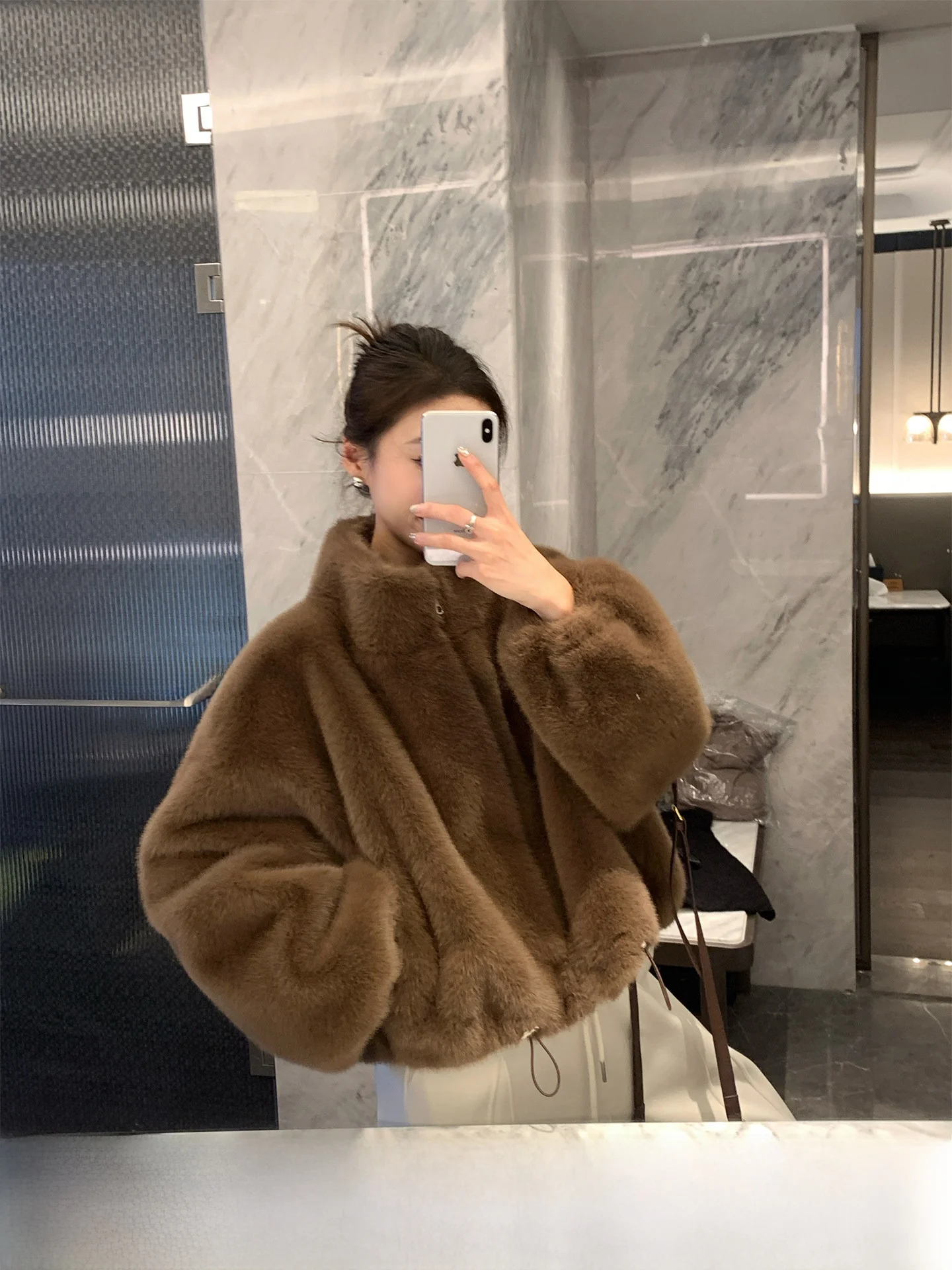 

Gv Big Brother Fudge Bear Short Style Leather And Fur Integrated Stand Collar Autumn Winter Women's Jacket Casual Pattern
