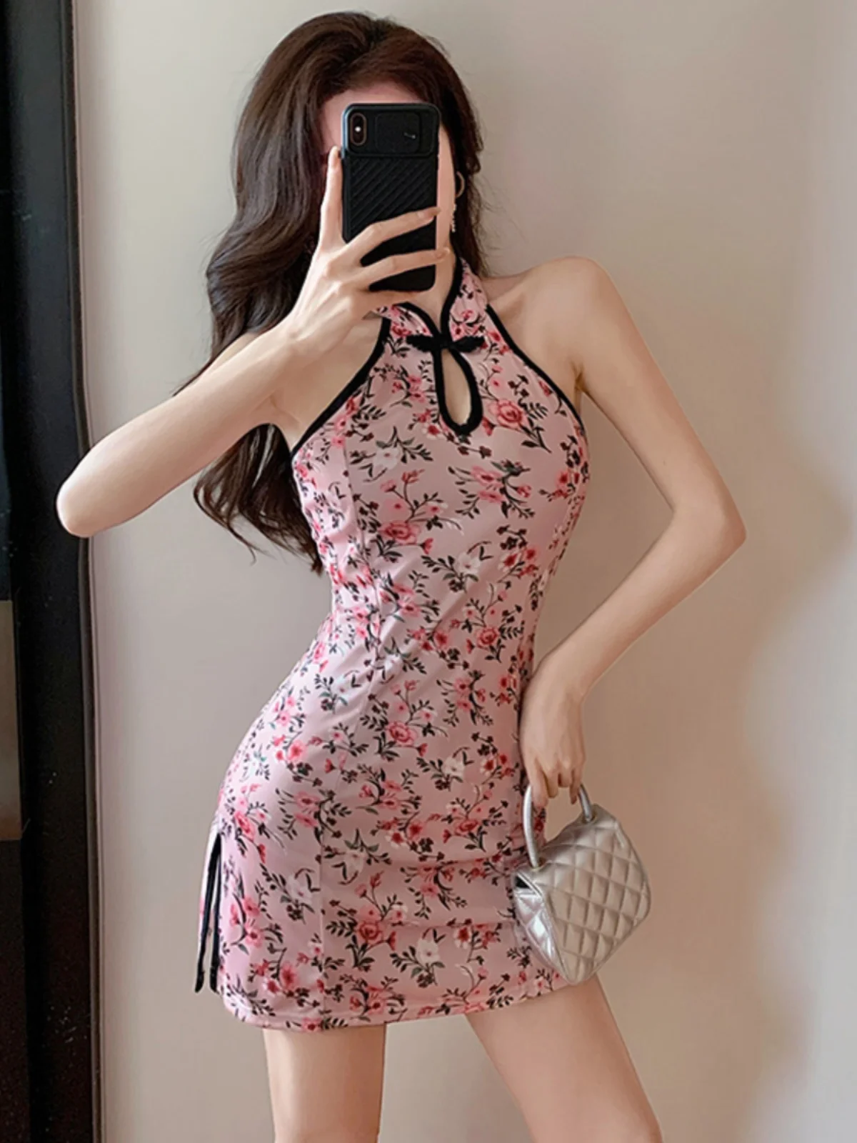 กระโปรงทรงสลิมแบบผ่าข้าง ดีไซน์เซ็กซี่  สำหรับผู้หญิง  ใส่แล้วดูผอมเพรียว  สไตล์เกาหลี  ทันสมัย  เหมาะสำหรับฤดูร้อน