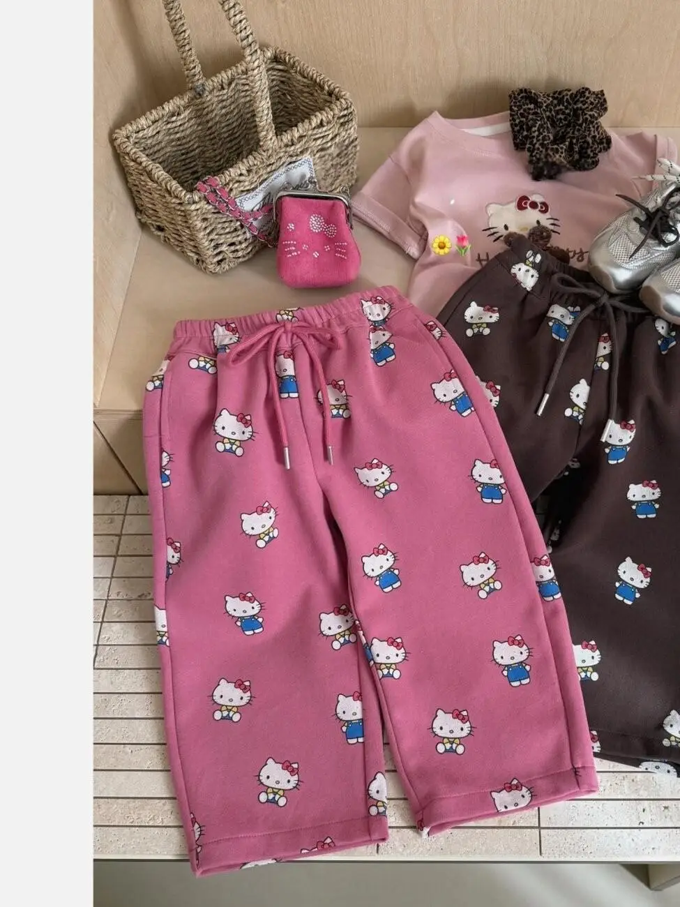 

Широкие брюки в американском стиле с мультяшным принтом, весенние свободные повседневные длинные брюки для девочек, свободные брюки с принтом для весеннего сезона