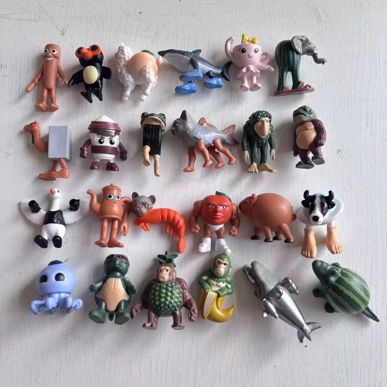 24 ピース/セット AI 生成 Shanhaijing スティックサメ Brainrot TungTungTung Sahur 動物アクションフィギュアおもちゃ 3-5 センチメートル