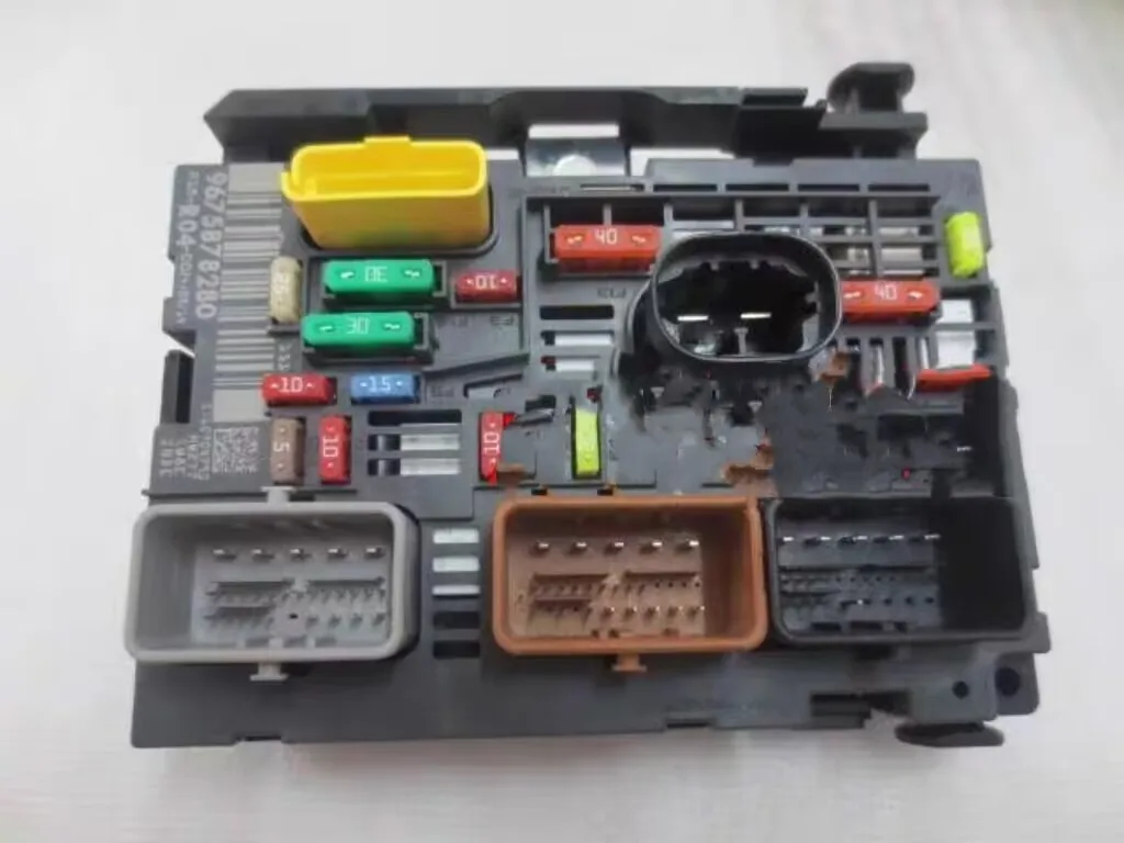 Fuse Box for Peugeot 307 308 607 807 Expert partner Citroen C4 C8 berlingo R04 BSM 9807028780 Original Brand New