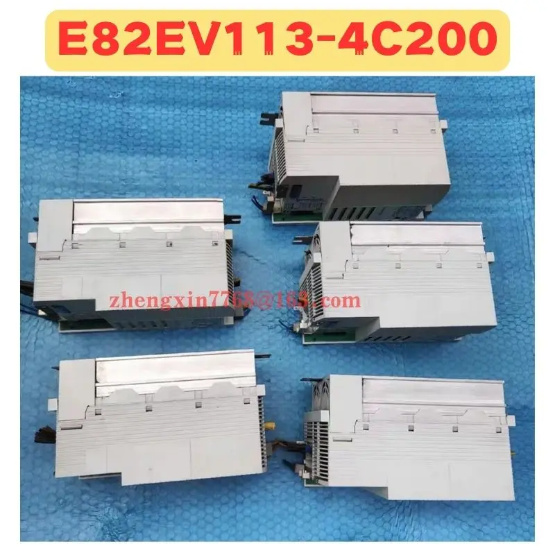 

E82EV113-4C200 Б/у преобразователь частоты Φ E82EV113 4C200 Проверено нормально