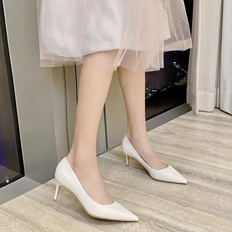 high heels pointed head microfiber lychee pattern, white fashionable and versatile medium heel single shoes