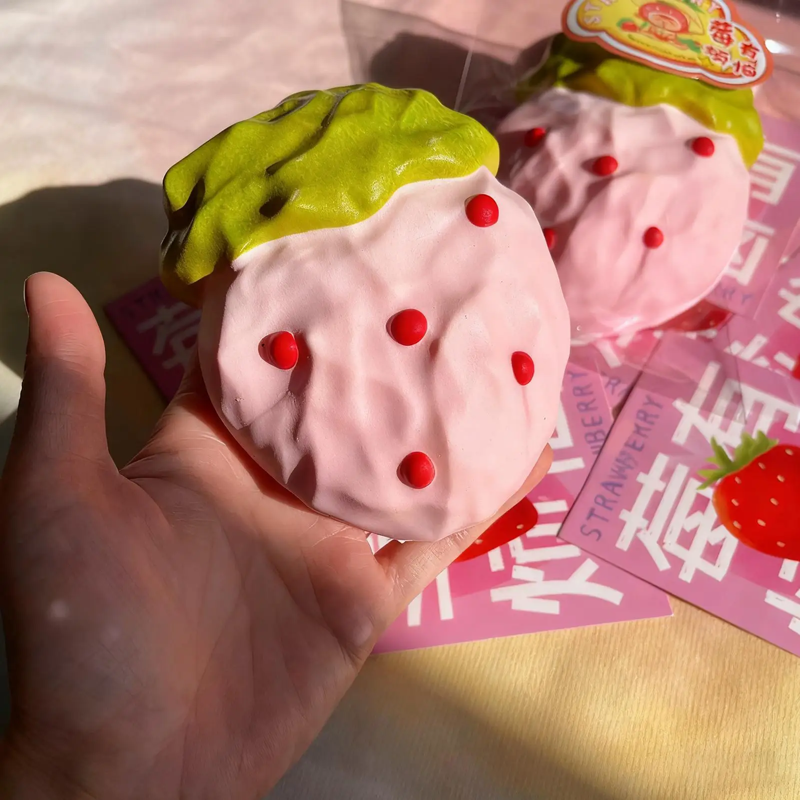 Spremere giocattoli morbidi non appiccicosi elastici alla fragola agitarsi giocattoli per adulti adolescenti bambini donne uomini ragazzi ragazze vacanze di compleanno