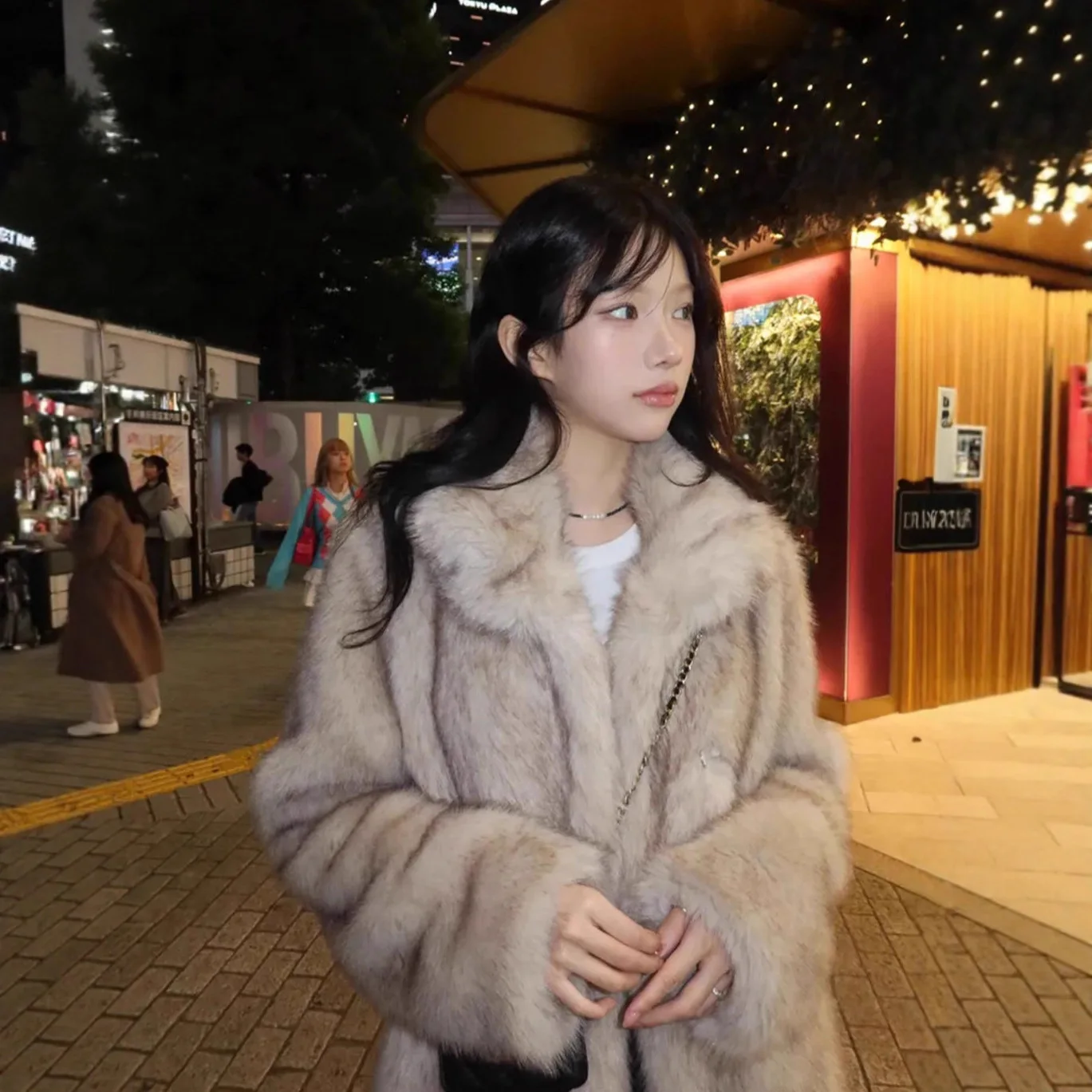 Damskie płaszcze ze sztucznego futra, grube ciepłe kurtki z wykładanym kołnierzem, kurtka w stylu Y2k streetwear, elegancka odzież wierzchnia do pracy, jesień zima 2025