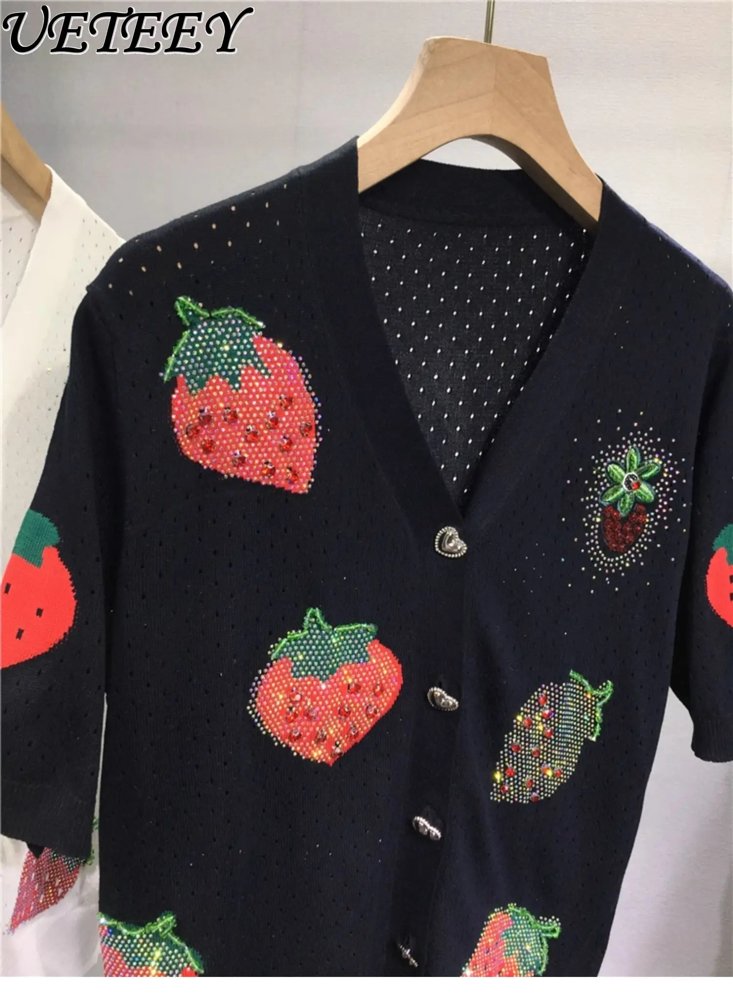 

Hot Rhinestone T-shirt for Women Cute Strawberry Beaded V-neck Knitted Short Sleeve Slim Fit Top T-shirt Female Fashion Clothes