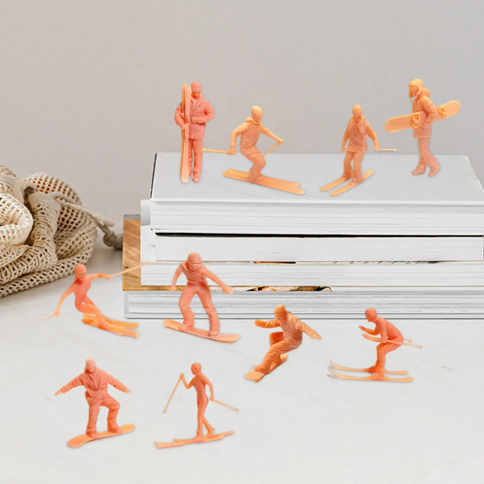 スキーの姿をした樹脂製人形モデル DIY ミニチュア ガーデンデスク装飾用
