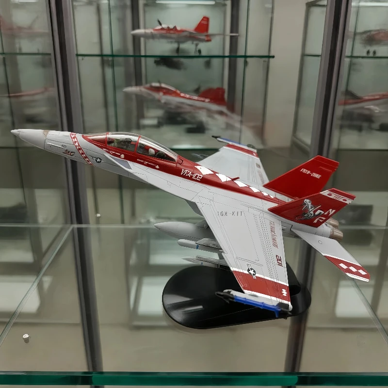 

IGX-KIT 1/100 Scale US F/A-18 Sidewinder Squadron VFA-102 F18 Carrier-Based Alloy Static Finished Fighter Model Ornament