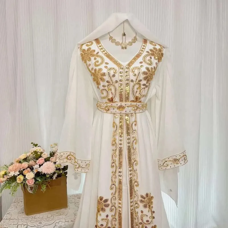 vestido branco dourado