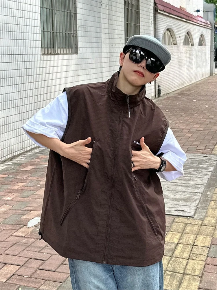 Men's Women's Casual American Style Stand Collar Utility Vest with Zip Pockets Embroidery Adjustable Hem Outdoor Camping Wear