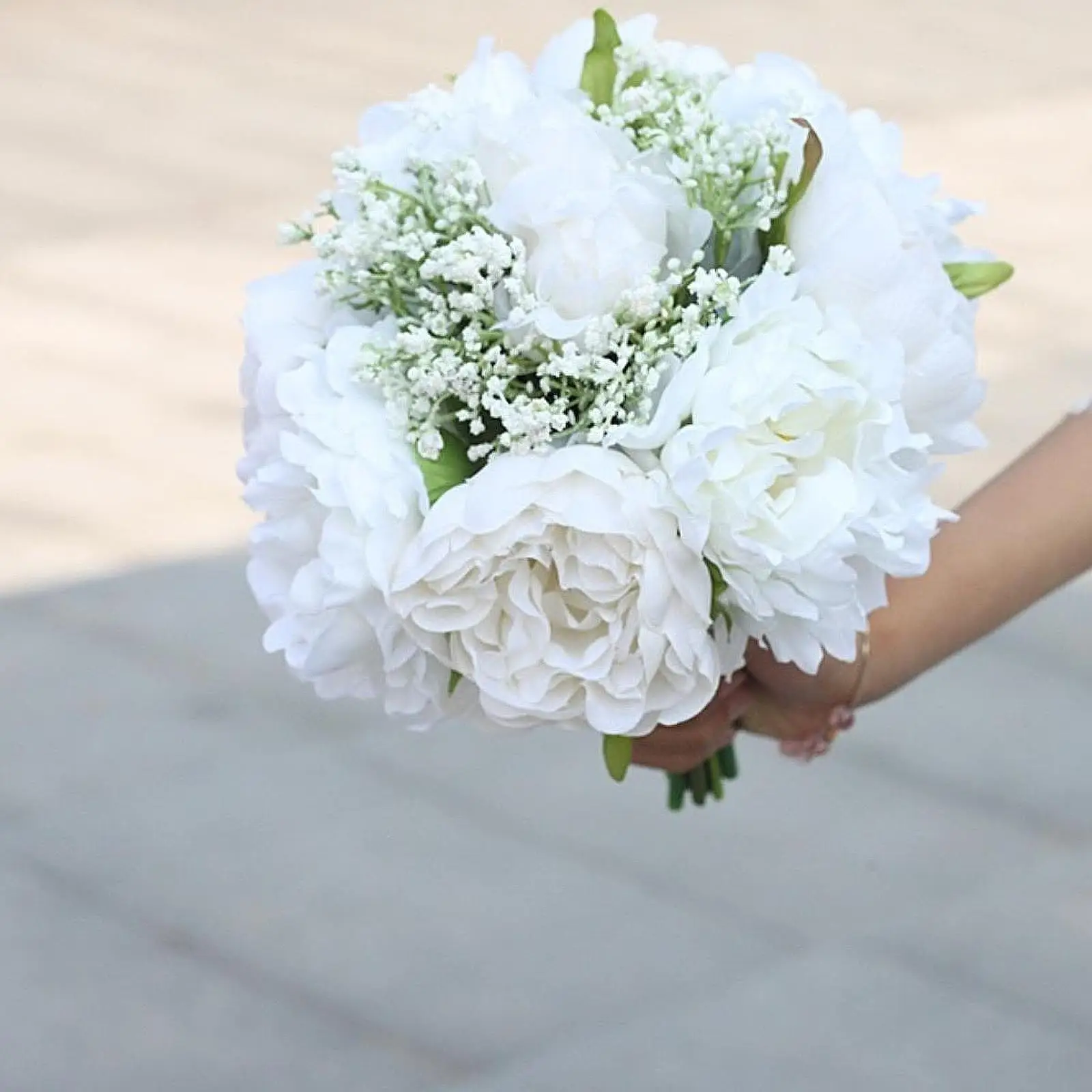 

Свадебный букет в руках Искусственные цветы Подружка невесты Романтический декор Бросок