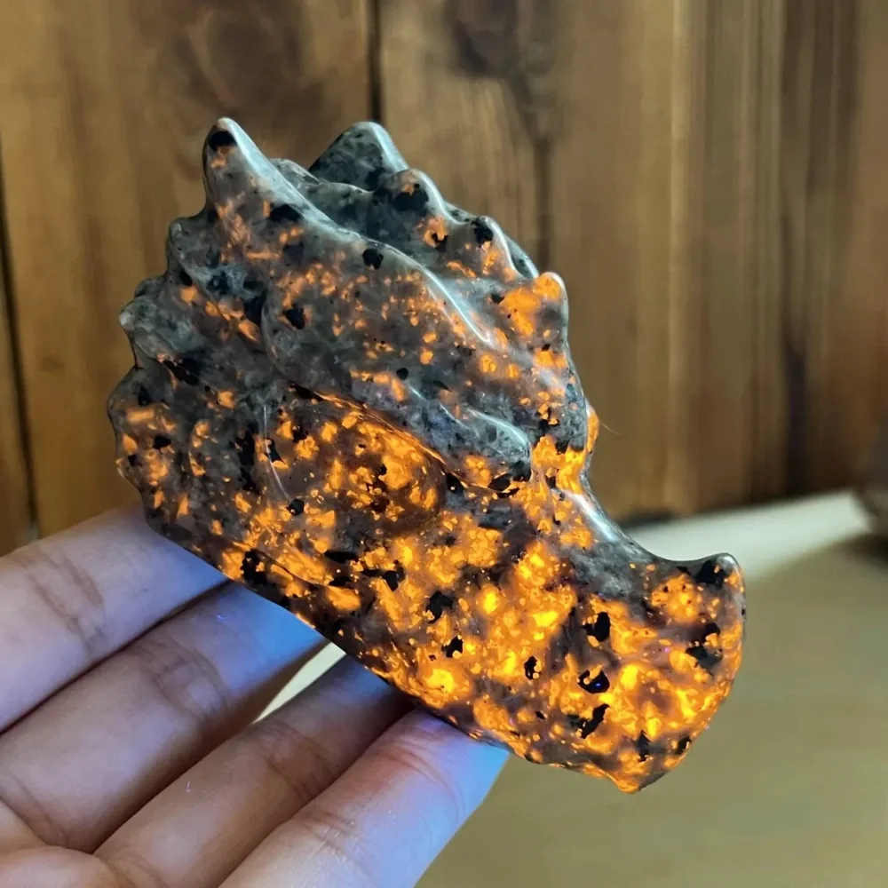 Natural Yooperlite Dragon Head Carving UV Reactive Flame Stone Crystal Sculpture Healing Stone Home Decor & Collection Gift