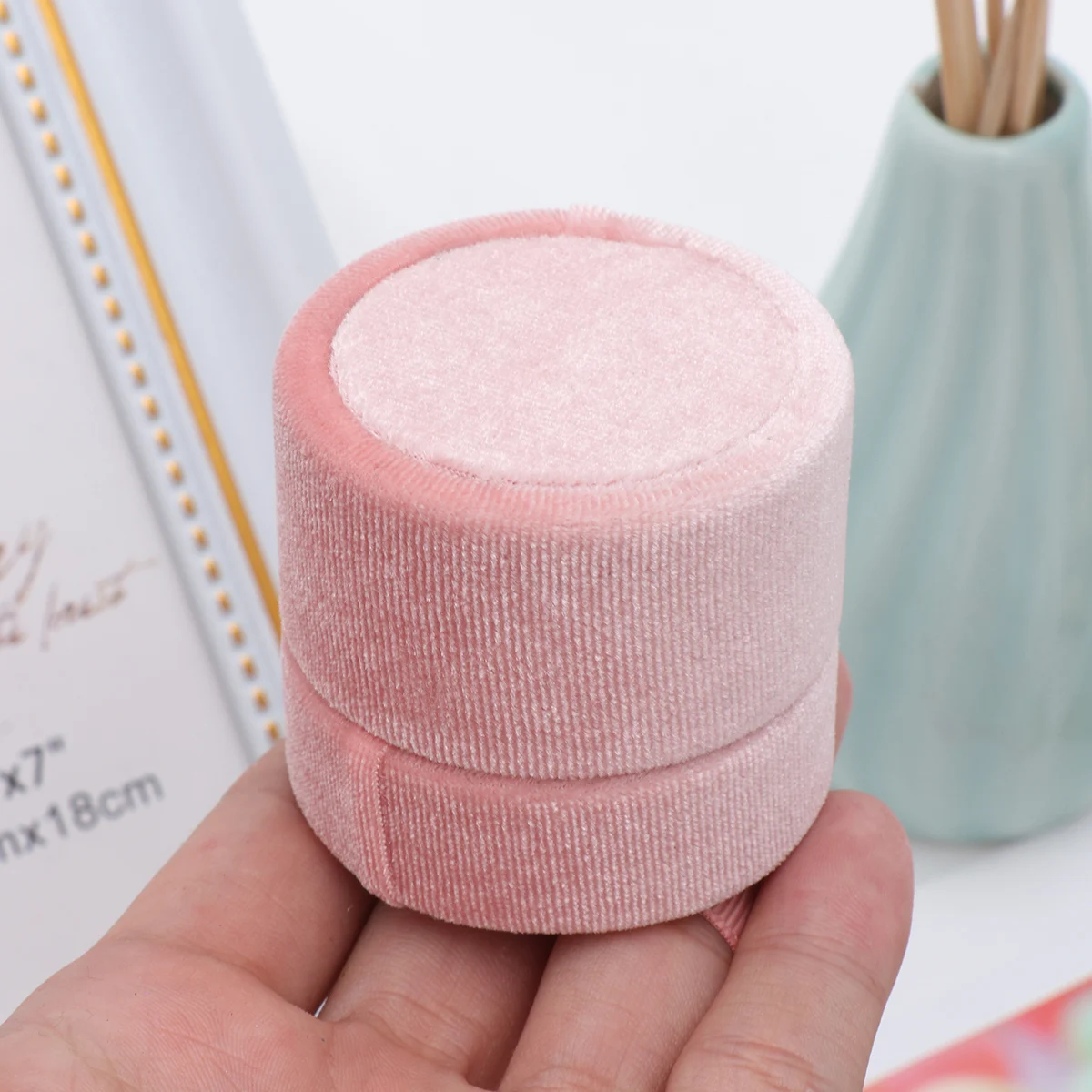 

Ring Storage Box Round Storage Case Ring Storage Organizer with Ribbon Pretty Jewelry Packaging Box (Pink Small Size)