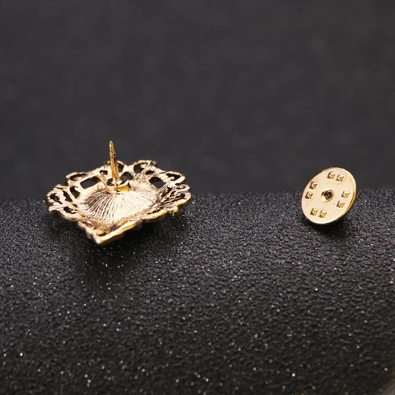 Retro Alloy Rhinestones Brooches for Women Men Suit Shirt Collar Pins Fashion Jewelry Hollow Out Corsage Bag Hat Accessories