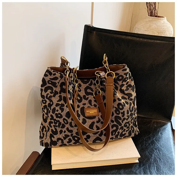 Meistverkaufte Damentasche, Retro-Leopardenmuster, einzelne Achselhöhlen-Umhängetasche, Einkaufstasche mit großer Kapazität, tägliche Handtasche für Frauen beim Einkaufen – Detail 4