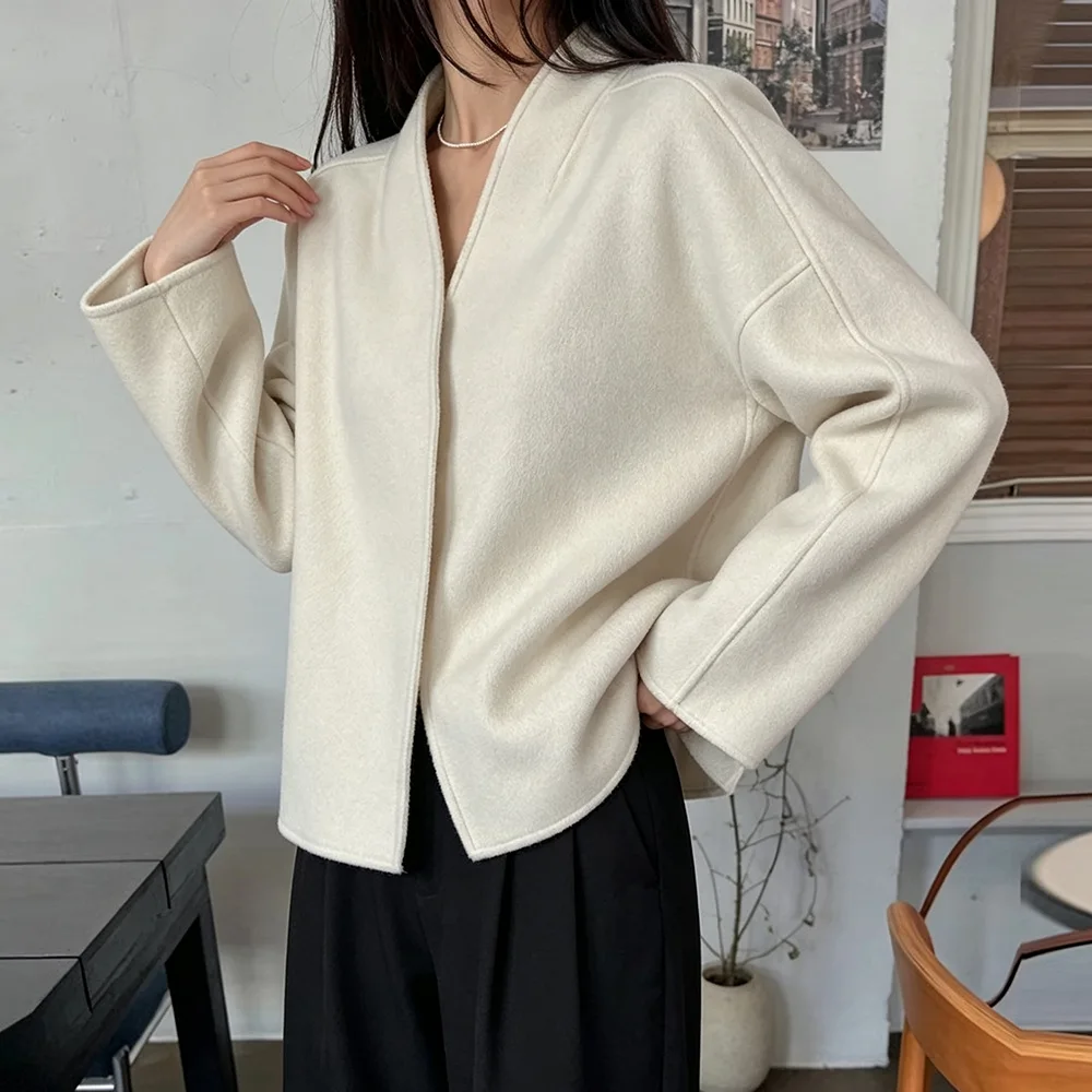 Spring and Autumn Women's Woolen Coat White Fashion Jacket Loose Turtleneck Stylish Short Coat Elegant Commuter Warm Top