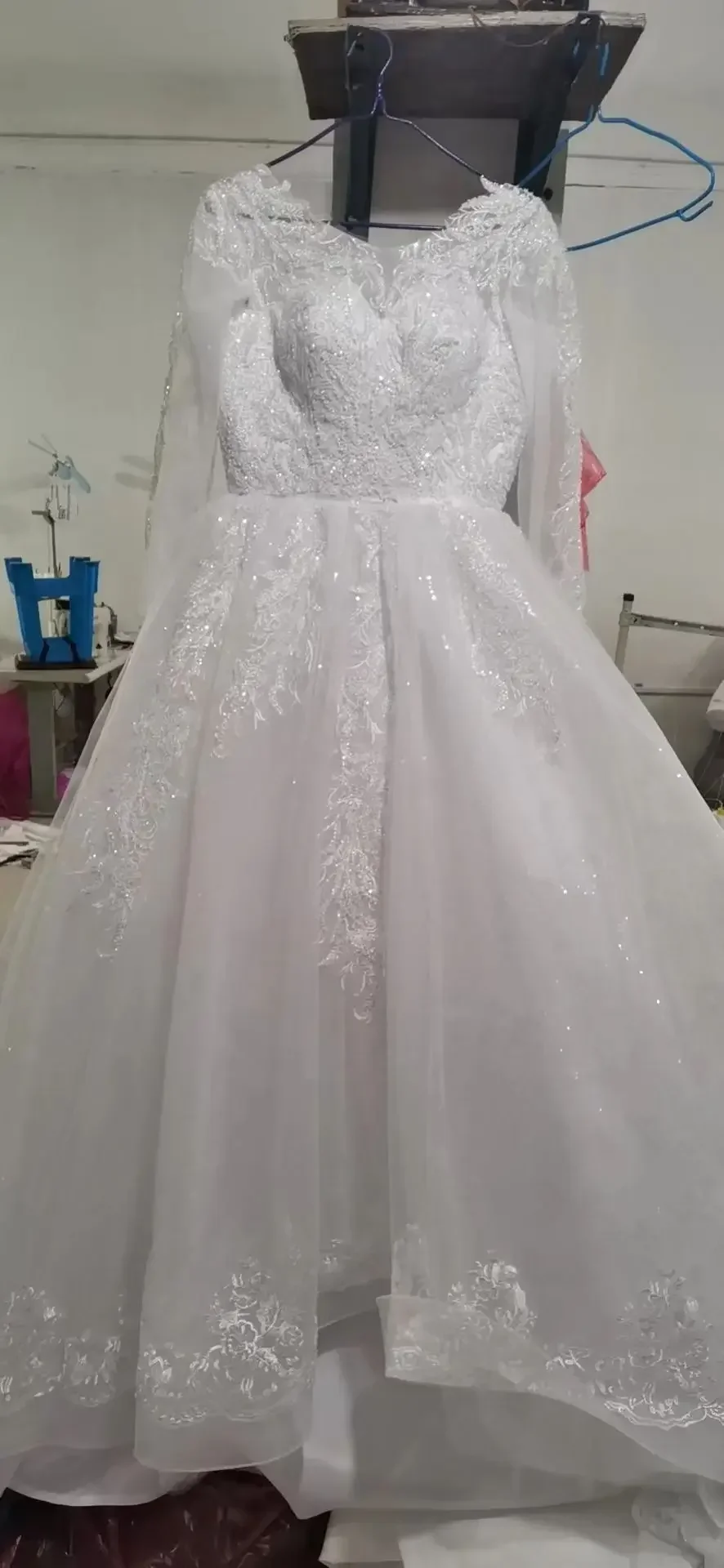 ที่กําหนดเองReal PhotoหรูหราAppliquesลูกไม้แขนยาวลูกปัดVคอPlusขนาดCathedral Tail Ball Gownชุดแต่งงาน