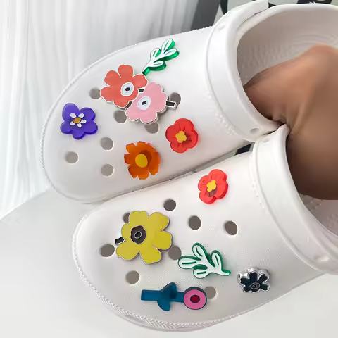 10pcs Cute Flowers Charms Detachable Shoe Deocorations Suitable For Crocs Clogs Sandals Party Gift Idea
