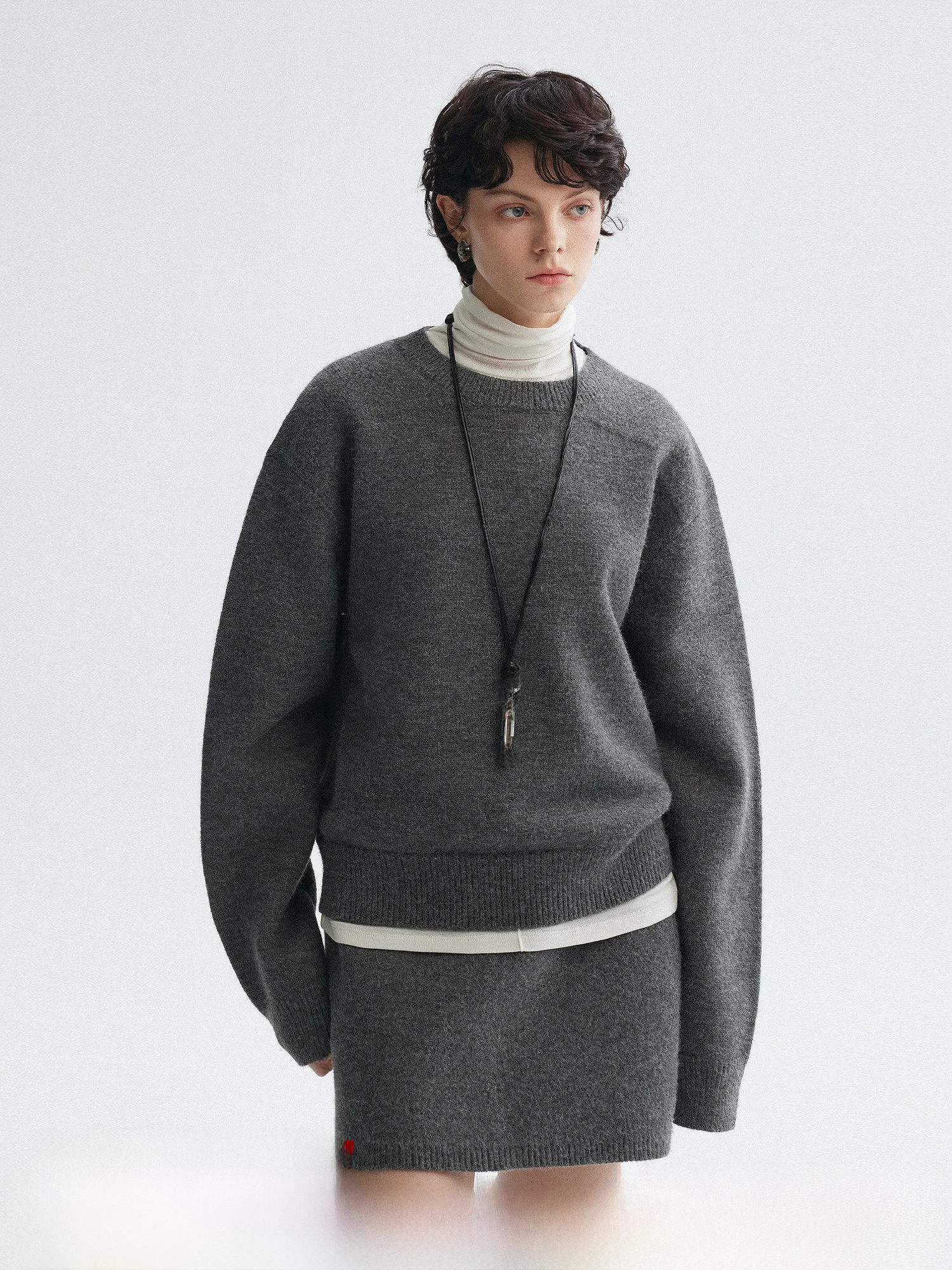 

Комплект MOLY CHOLO: повседневный вязаный свитер с круглым вырезом и юбка А-силуэта, зимний модный женский свободный костюм из двух предметов