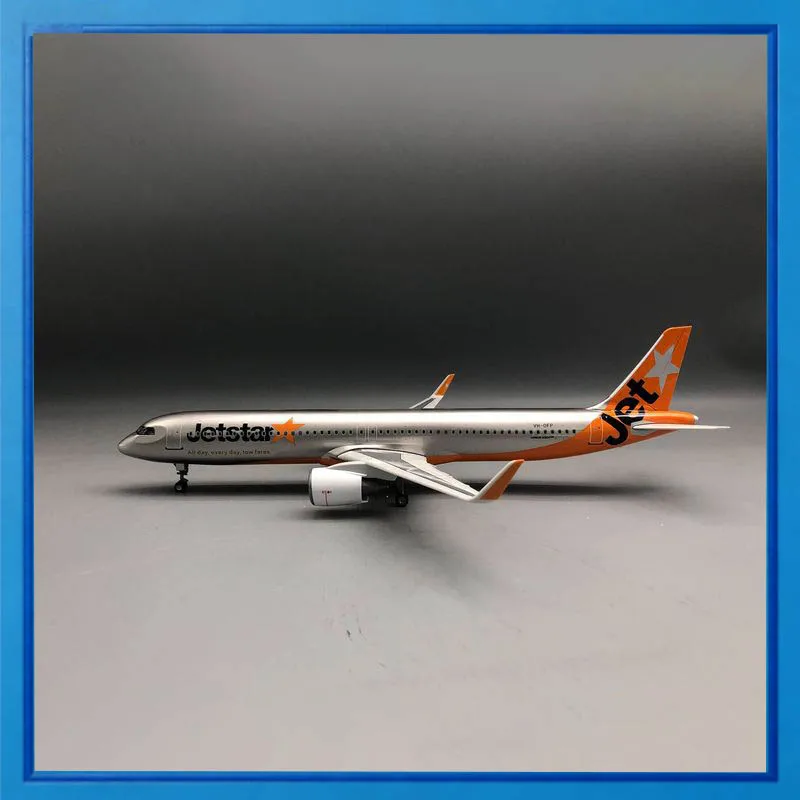 

44.5cm Airbus A321 Jetstar Airways Aircraft Model with LED Lights & Rolling Wheels, Static Simulation Airplane Decor