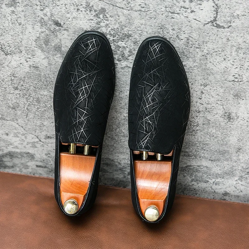 Nuovi mocassini da uomo neri scarpe punta tonda Slip-on Party scarpe formali da uomo in pelle Pu taglia 38-46 scarpe eleganti da uomo