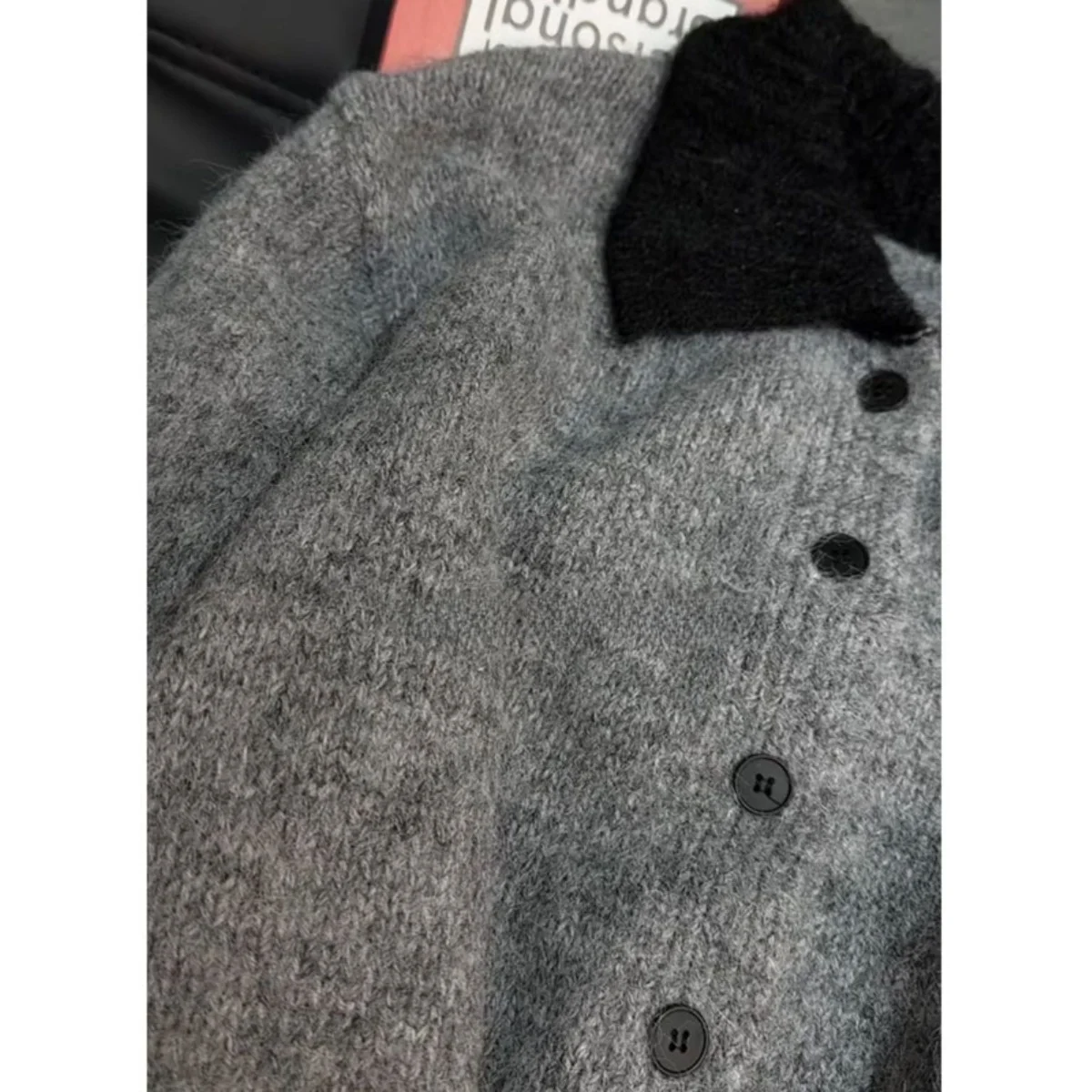 Elegancka, prosta i modna damska dzianina na jesień, luźna, długa bluzka z jednym guzikiem i kołnierzykiem typu flip, styl koreański.