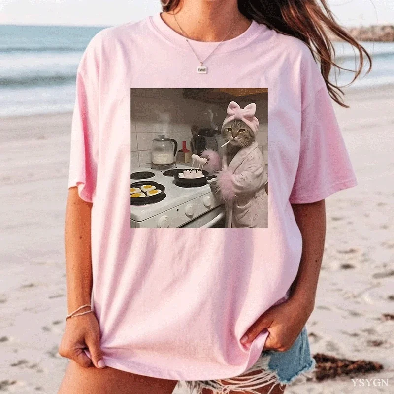 Funny Housewife Cat T-Shirt Vintage Cat Gen Z Joke T-Shirts Funny Kitty Cool Short Sleeve Tshirts Men Women Funny Clothing Tops