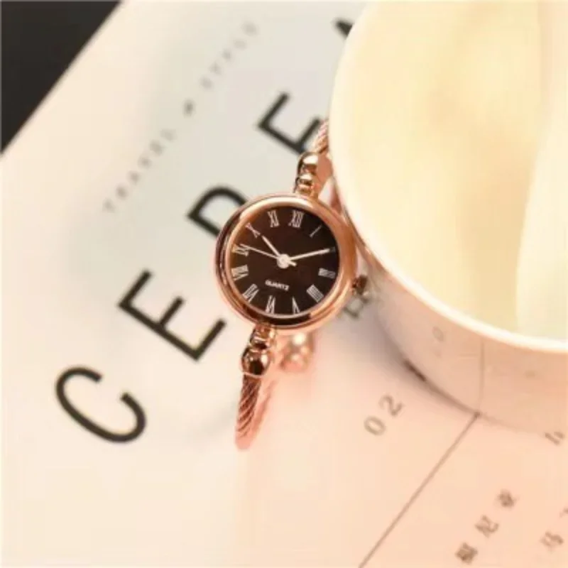 Small Gold Bangle Bracelet Luxury Watch Stainless Steel Retro Ladies Quartz Wristwatches Fashion Casual Dress Women Watches