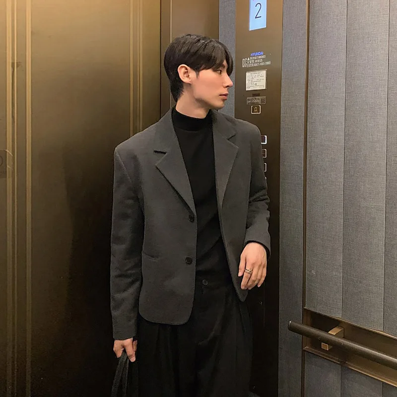 WTHT อินเทรนด์ผู้ชายสีทึบกระเป๋าไหล่ออกแบบ Blazer เสื้อแฟชั่นคู่หัวเข็มขัดเสื้อแขนยาวชาย 2A0603