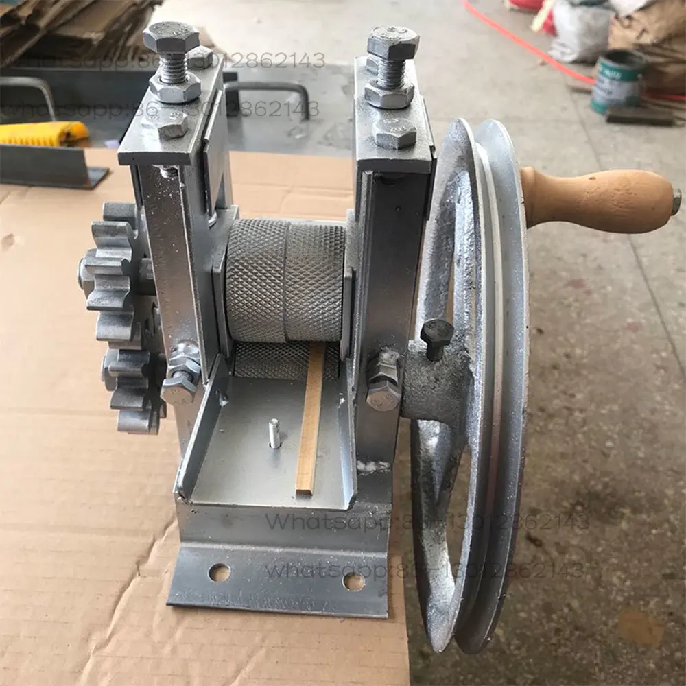 Bambusstreifenschneider Schichtmaschine Kleine Bambusstreifentrennmaschine Manuelle Streifenbrechmaschine