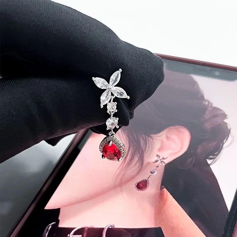 Disponibile Anime Love And Deepspace Lovebuff Sylus Banchetto Orecchini con gemme rosse Gocce rimovibili Prodotti periferici Compleanno Regalo di Natale