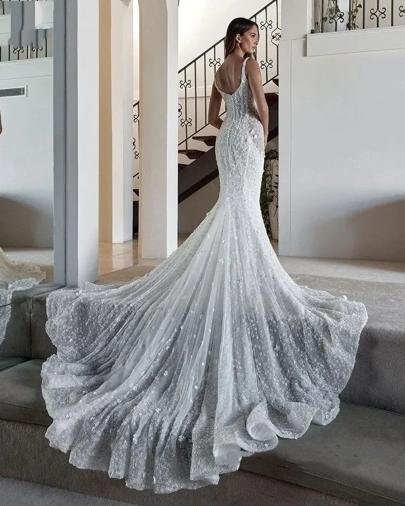 カスタマイズされたエレガントなレースマーメイドウェディングドレス、スパゲッティストラップスクエアカラーブライダルドレス、3Dデカールベアバックブライドドレス