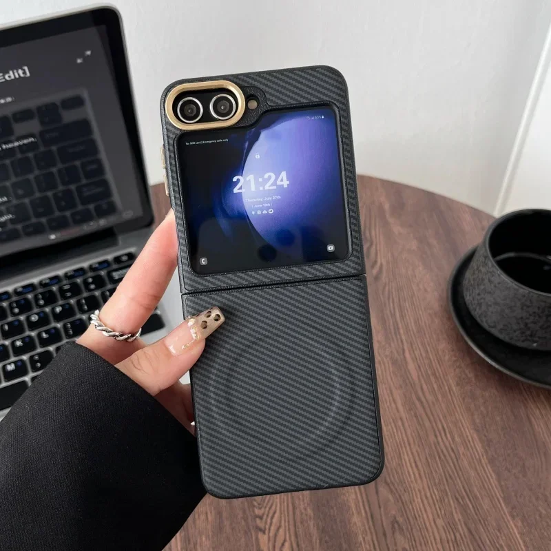 Luxus Slim Carbon Fiber Telefon Fall Für Samsung Galaxy Z Flip 7 FE 6 5 4 3 5G weiche Stoßstange Magnetische Drahtlose Ladung Schützen Abdeckung