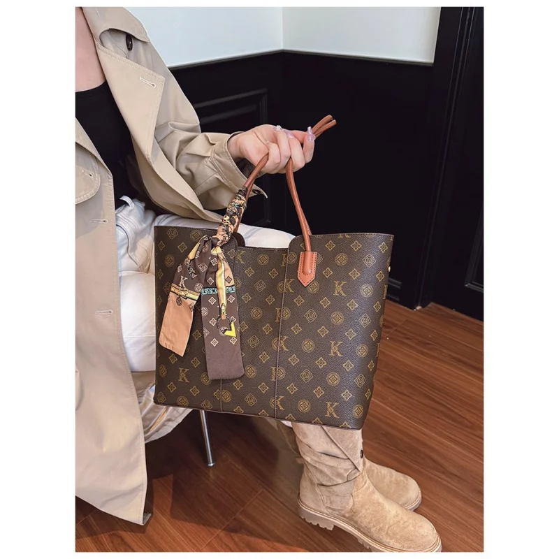 

High-End Women's Messenger Bag Made Of Premium Leather Boasting Paris Vintage Neat Daily Style​